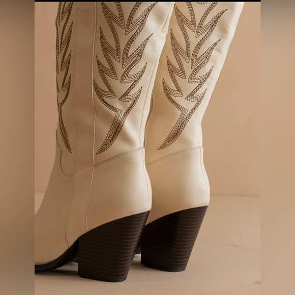 Elegant Cream Knee-High Boots The Bronco Almond | Knee High Cowboy
Western Boots - Picture 4 of 5
